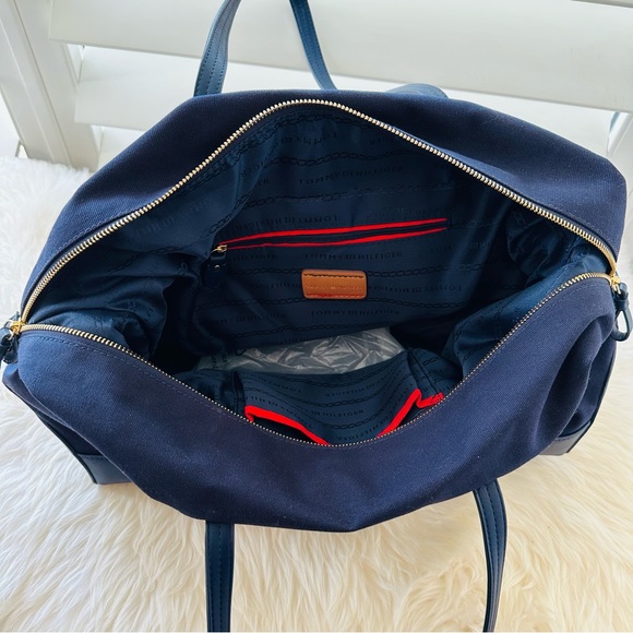 NEW TOMMY HILFIGER ♥️ LARGE TOTE LUGGAGE DUFFLE BAG Navy rare - Picture 6 of 13